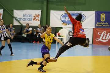 El Rocasa logra su tercera victoria consecutiva al ganar al BM Málaga por 32-23 (Foto TA)